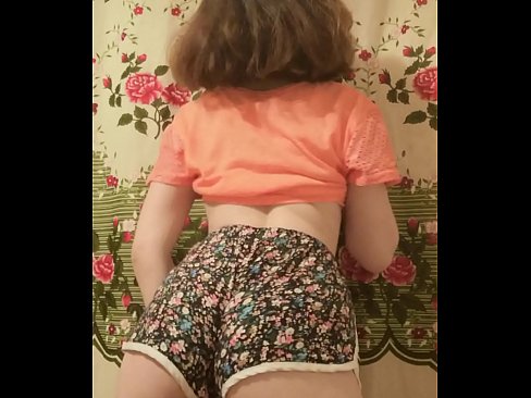 ❤️ Nwa ọhụrụ sexy na-eyipụ uwe mkpirisi ya na igwefoto na anyi ❌️❤